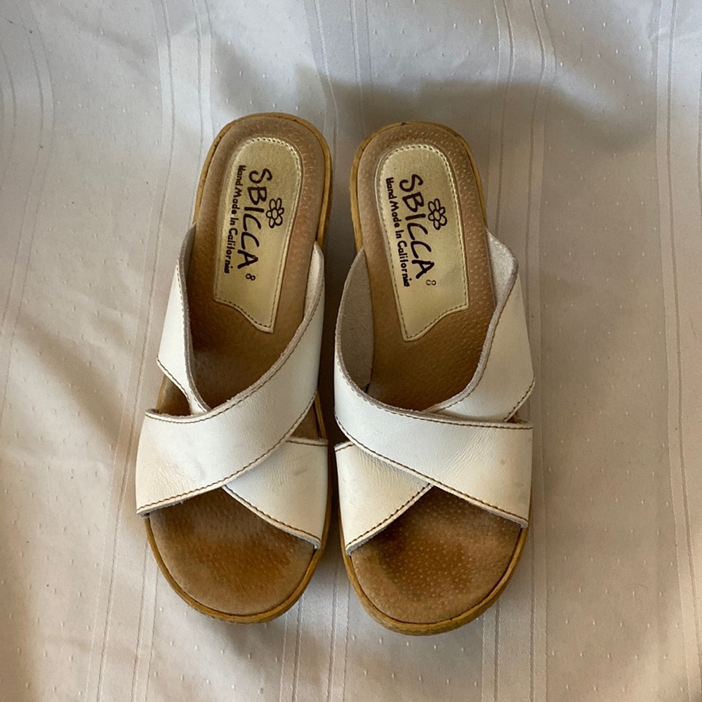 Sbicca white and tan wedge shoe in size 8